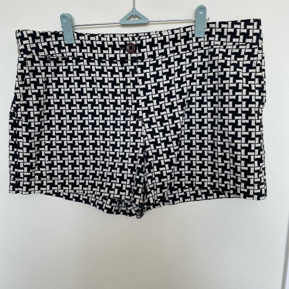 LOFT Black and White Patterned Shorts